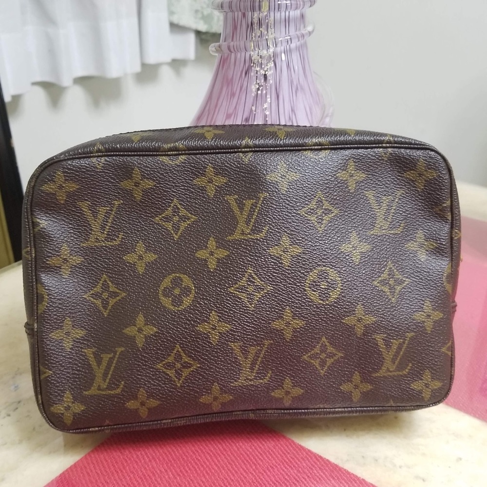Authentic Louis vuitton trousse 23
